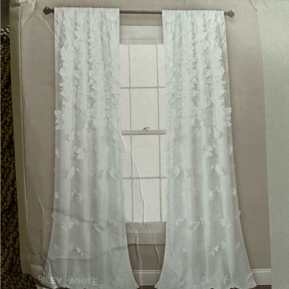 New Lush Decor White Riley Curtain - Picture 3 of 3